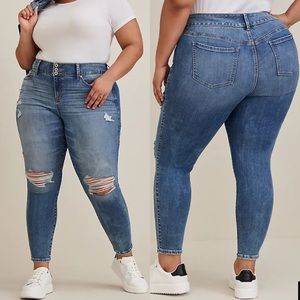Torrid High Rise Jegging Super Soft Destructed